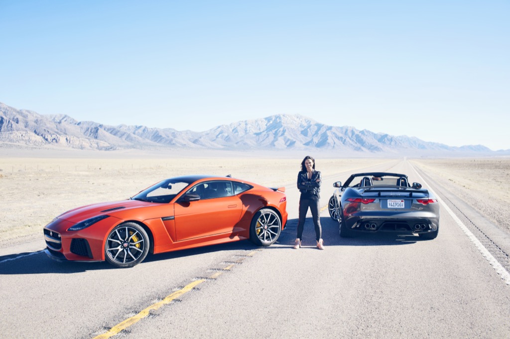 JAGUAR_F-TYPE_SVR_200MPH_HERO_01